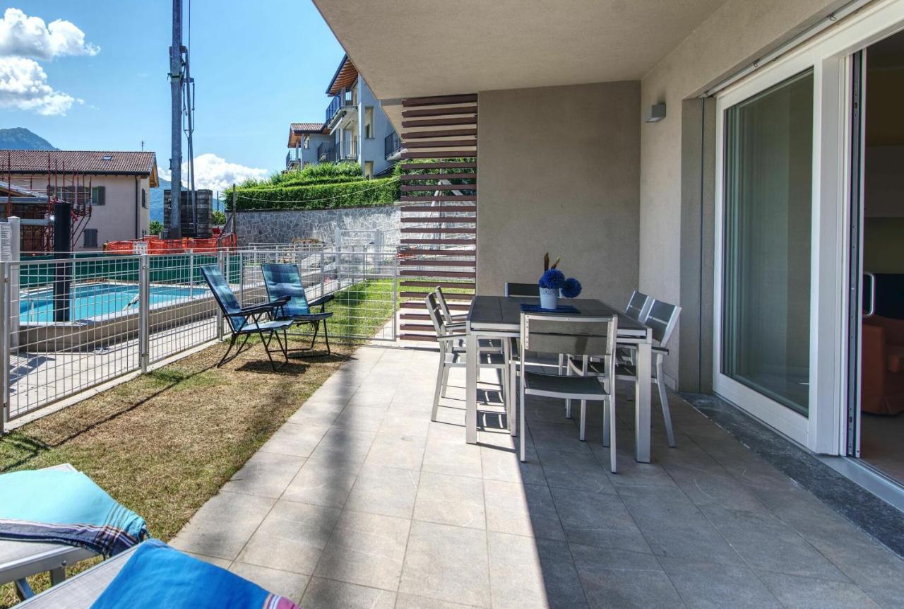 Yellow Lake View By Halldis Gera Lario Exterior photo